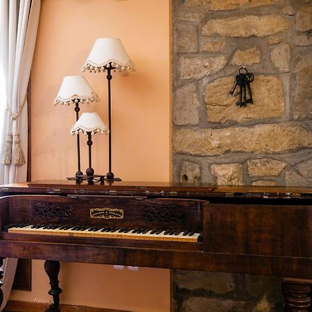 Apartamentos Vino Tinto Y Restaurante Tomate Rosa Adahuesca Εξωτερικό φωτογραφία