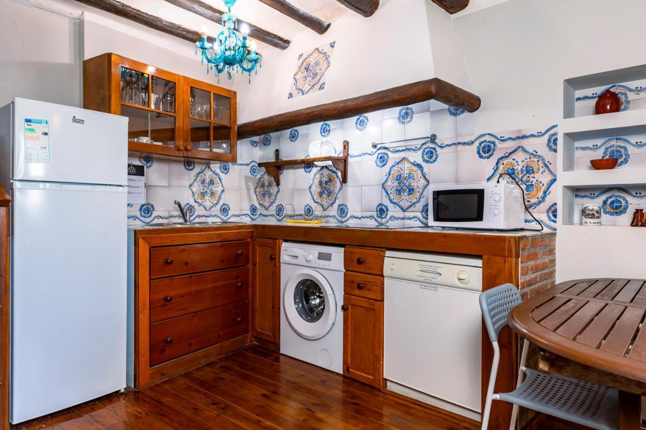 Apartamentos Vino Tinto Y Restaurante Tomate Rosa Adahuesca Εξωτερικό φωτογραφία