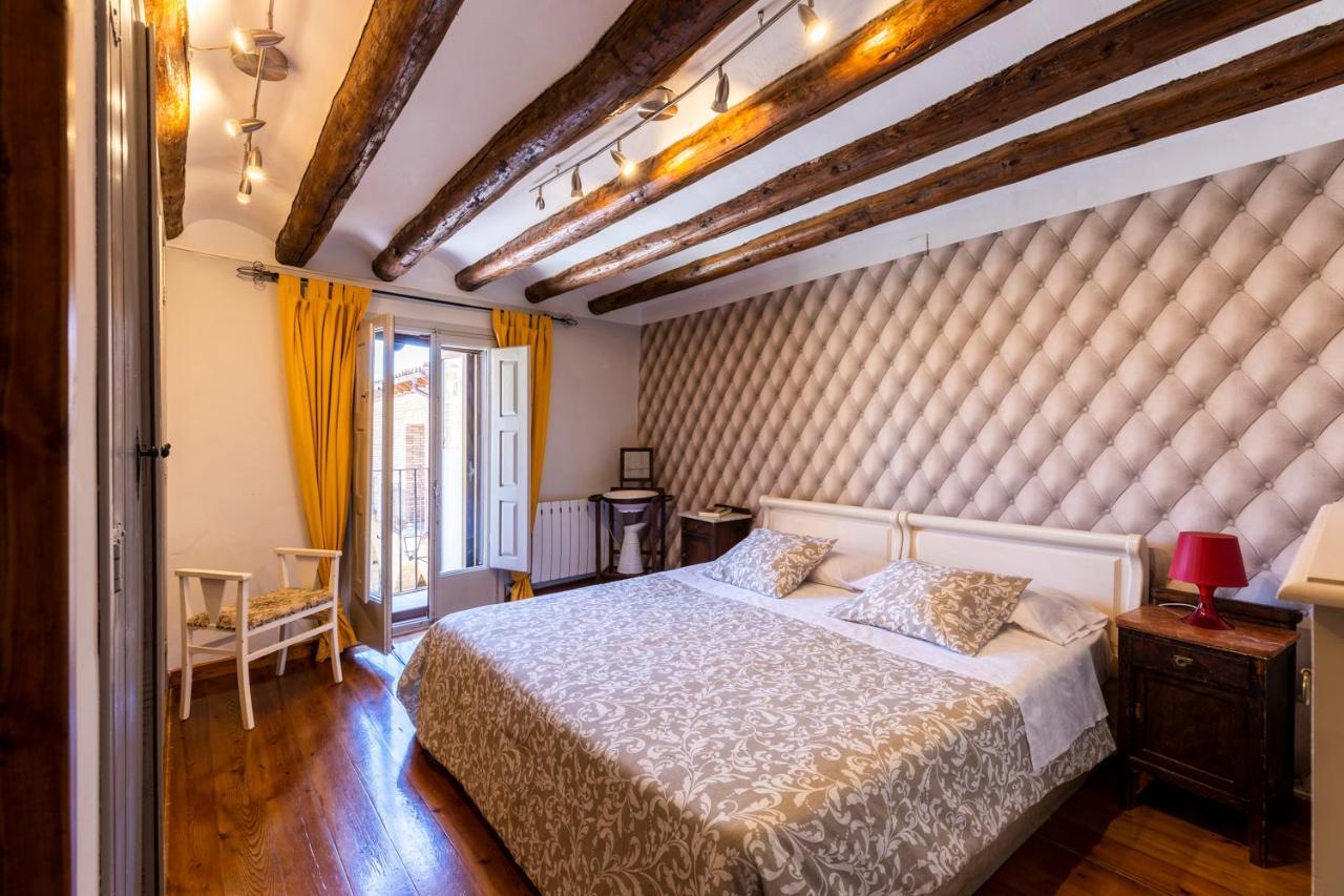 Apartamentos Vino Tinto Y Restaurante Tomate Rosa Adahuesca Εξωτερικό φωτογραφία