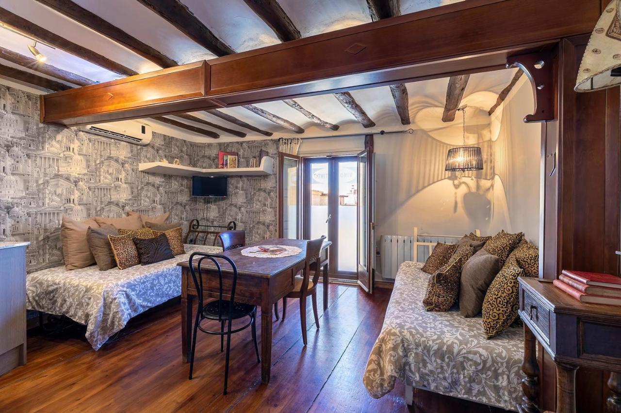Apartamentos Vino Tinto Y Restaurante Tomate Rosa Adahuesca Εξωτερικό φωτογραφία