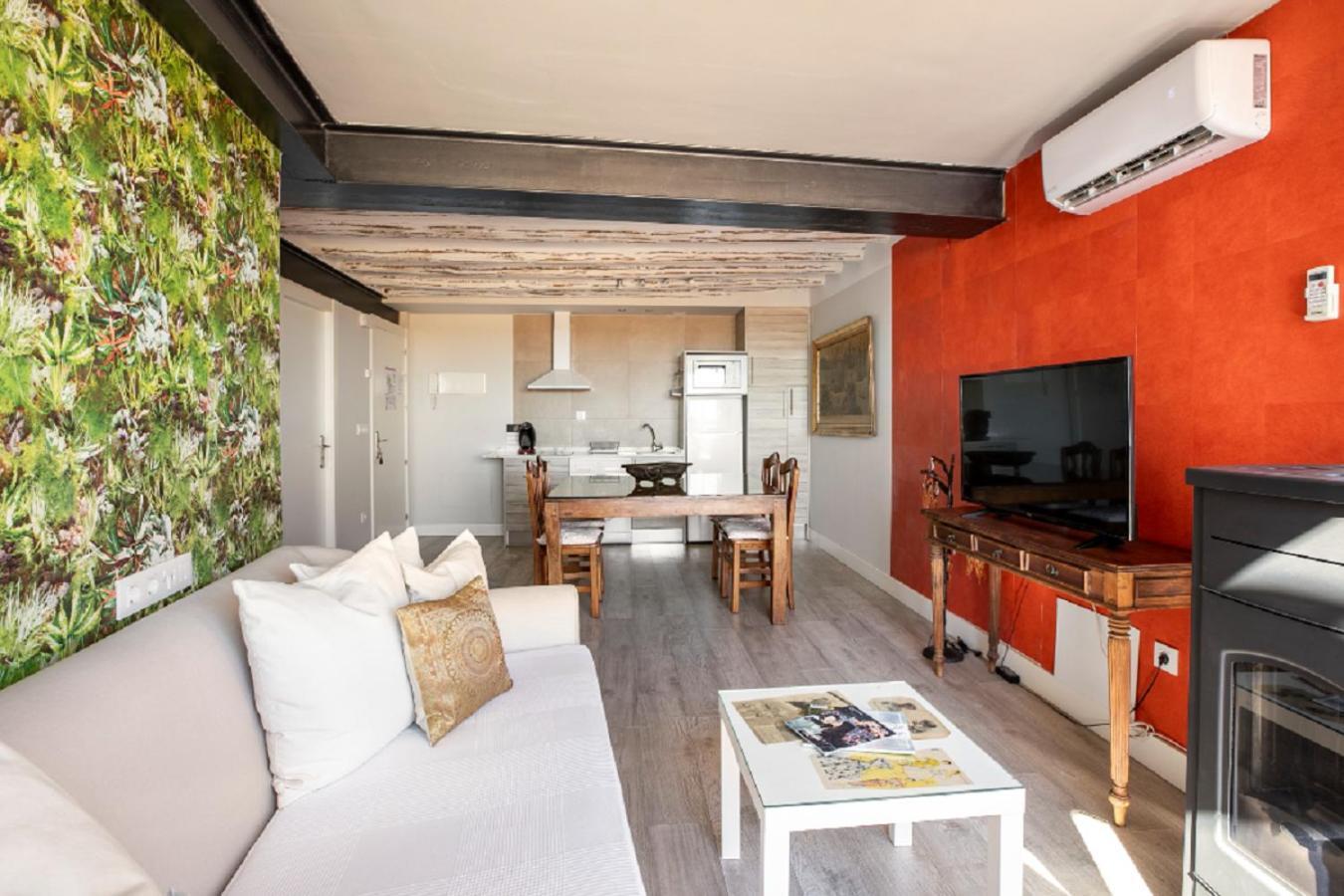 Apartamentos Vino Tinto Y Restaurante Tomate Rosa Adahuesca Εξωτερικό φωτογραφία