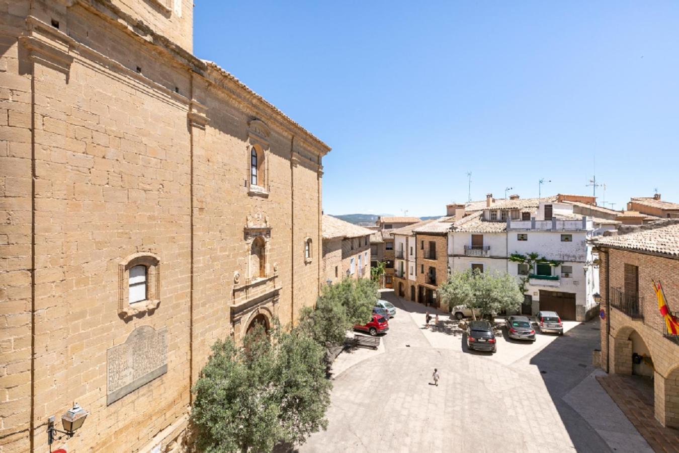 Apartamentos Vino Tinto Y Restaurante Tomate Rosa Adahuesca Εξωτερικό φωτογραφία