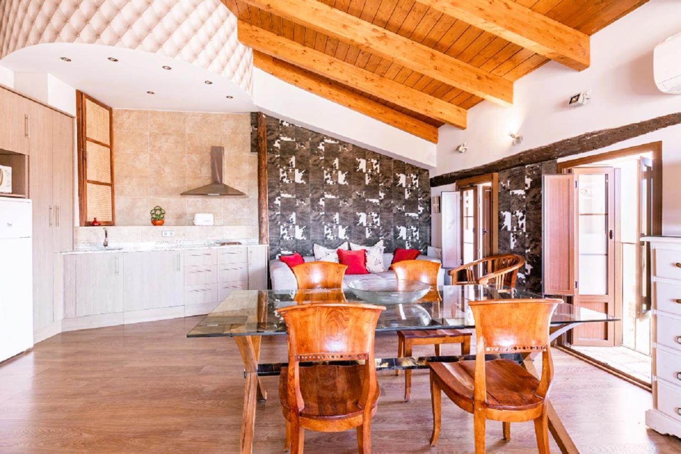 Apartamentos Vino Tinto Y Restaurante Tomate Rosa Adahuesca Εξωτερικό φωτογραφία