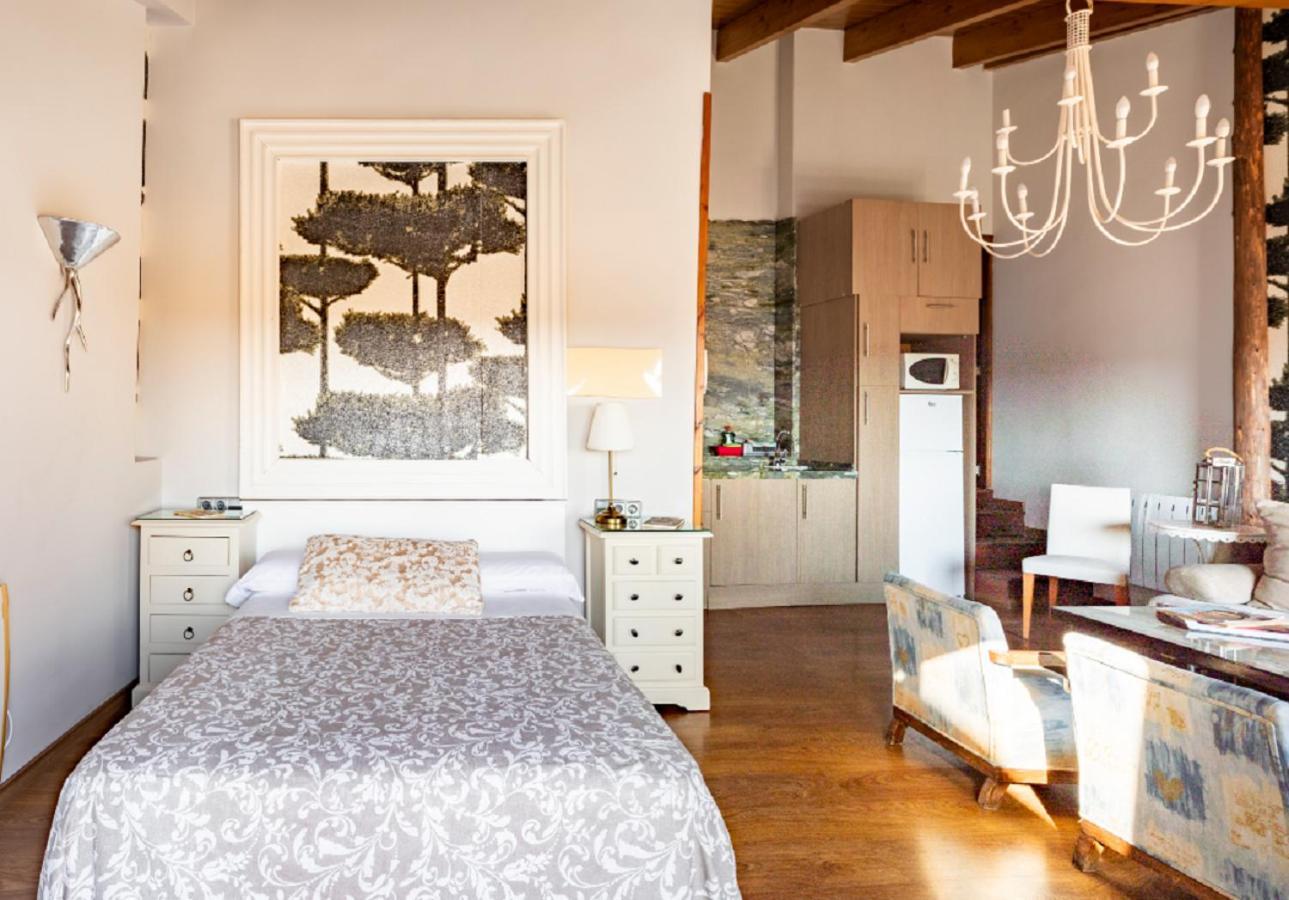 Apartamentos Vino Tinto Y Restaurante Tomate Rosa Adahuesca Εξωτερικό φωτογραφία