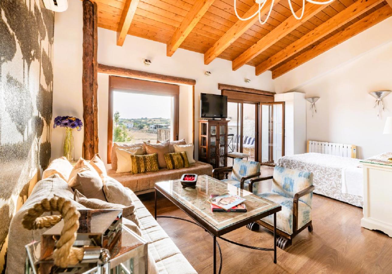Apartamentos Vino Tinto Y Restaurante Tomate Rosa Adahuesca Εξωτερικό φωτογραφία