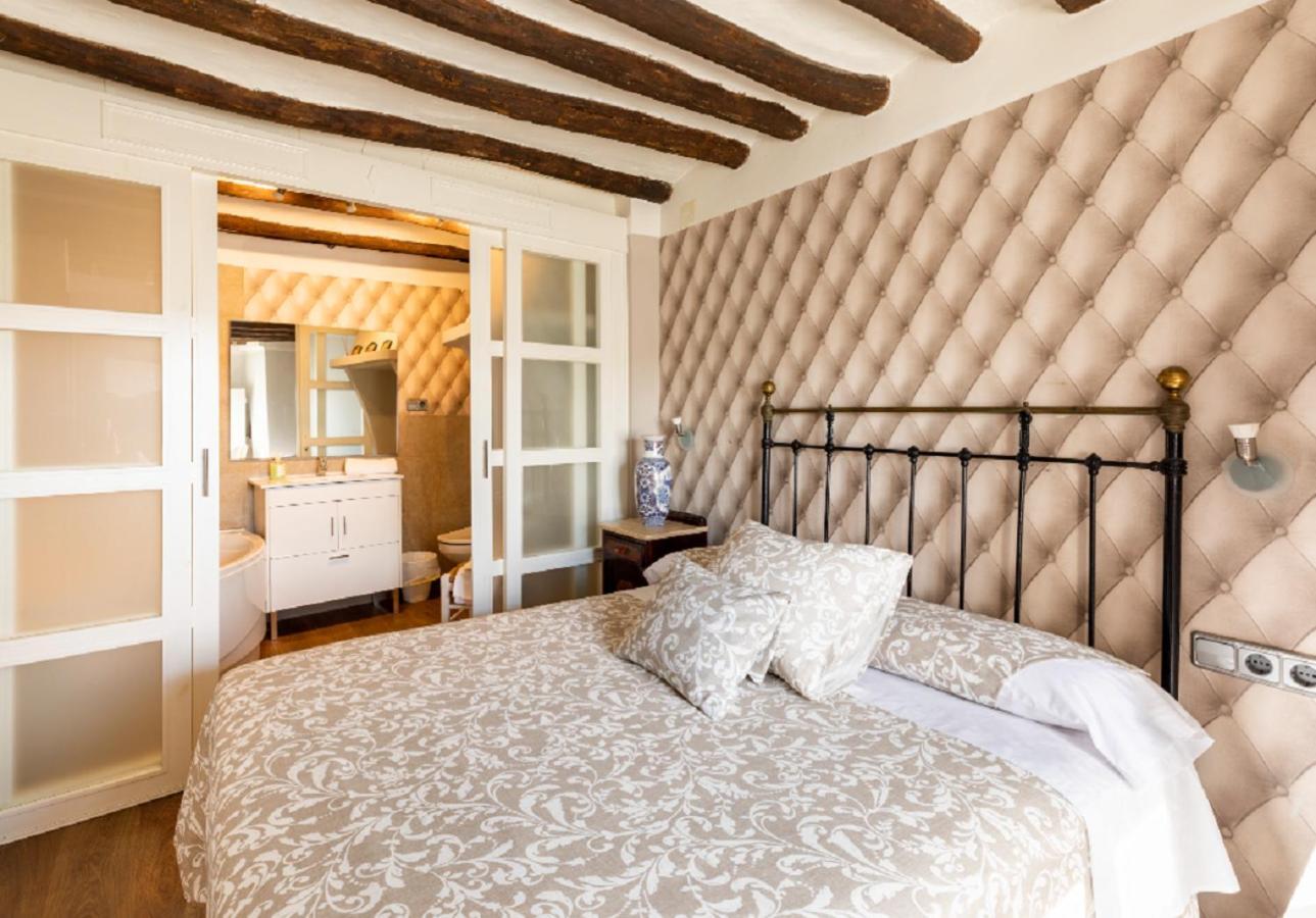 Apartamentos Vino Tinto Y Restaurante Tomate Rosa Adahuesca Εξωτερικό φωτογραφία